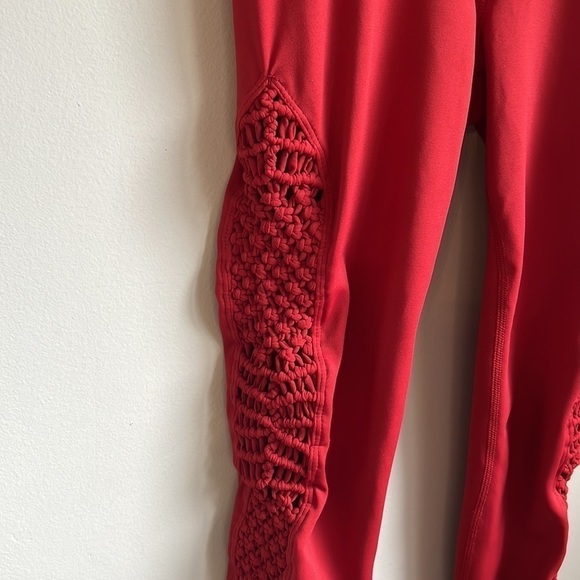 Carbon38 Tanjung Red Dahlia Macrame Leggings SZ XS - Picture 4 of 7
